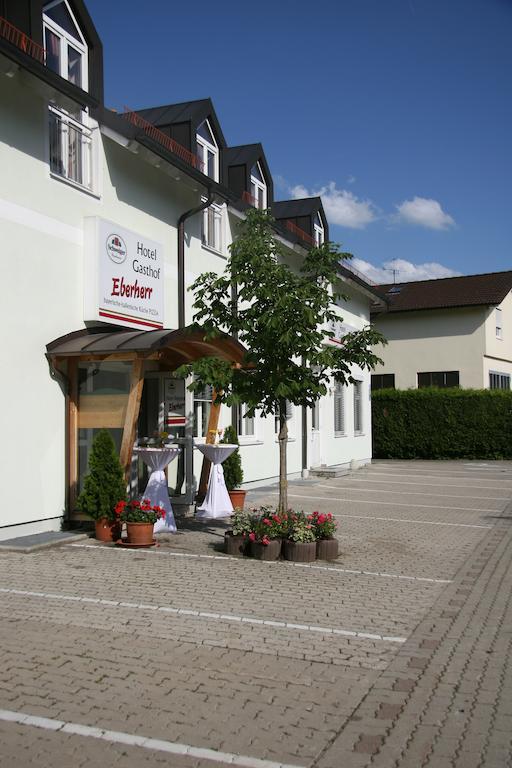 Hotel-Gasthof Eberherr Forstinning Esterno foto